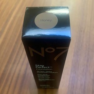 No7 Stay Perfect Foundation in HONEY- 1 oz. NEW